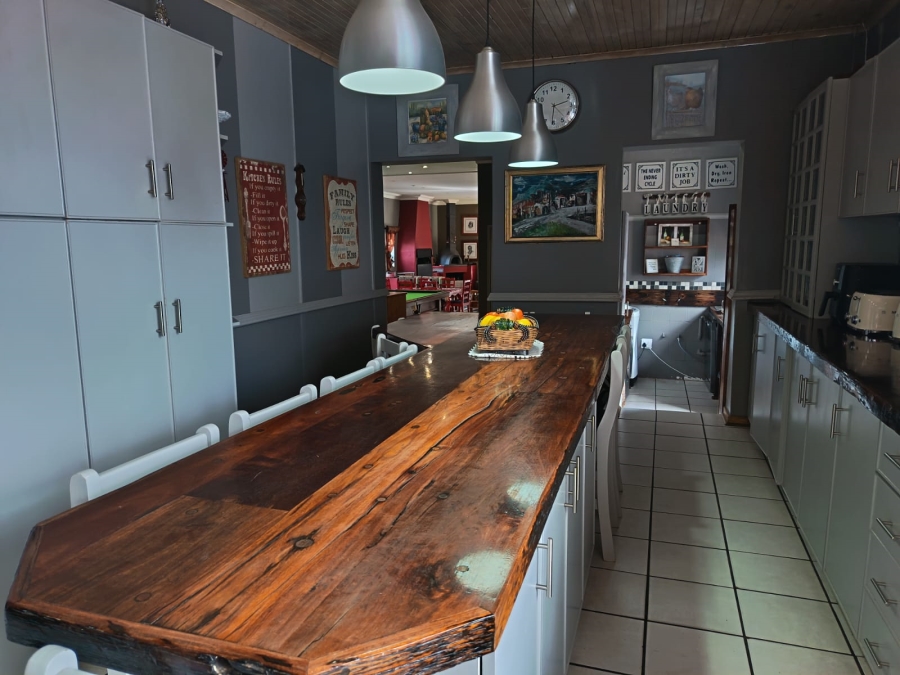 To Let 7 Bedroom Property for Rent in Humansdorp Eastern Cape
